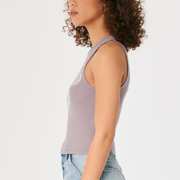NWT Hollister Women’s High-Neck Ribbed Butterfly Graphic Tank Top size Medium - Picture 3 of 8